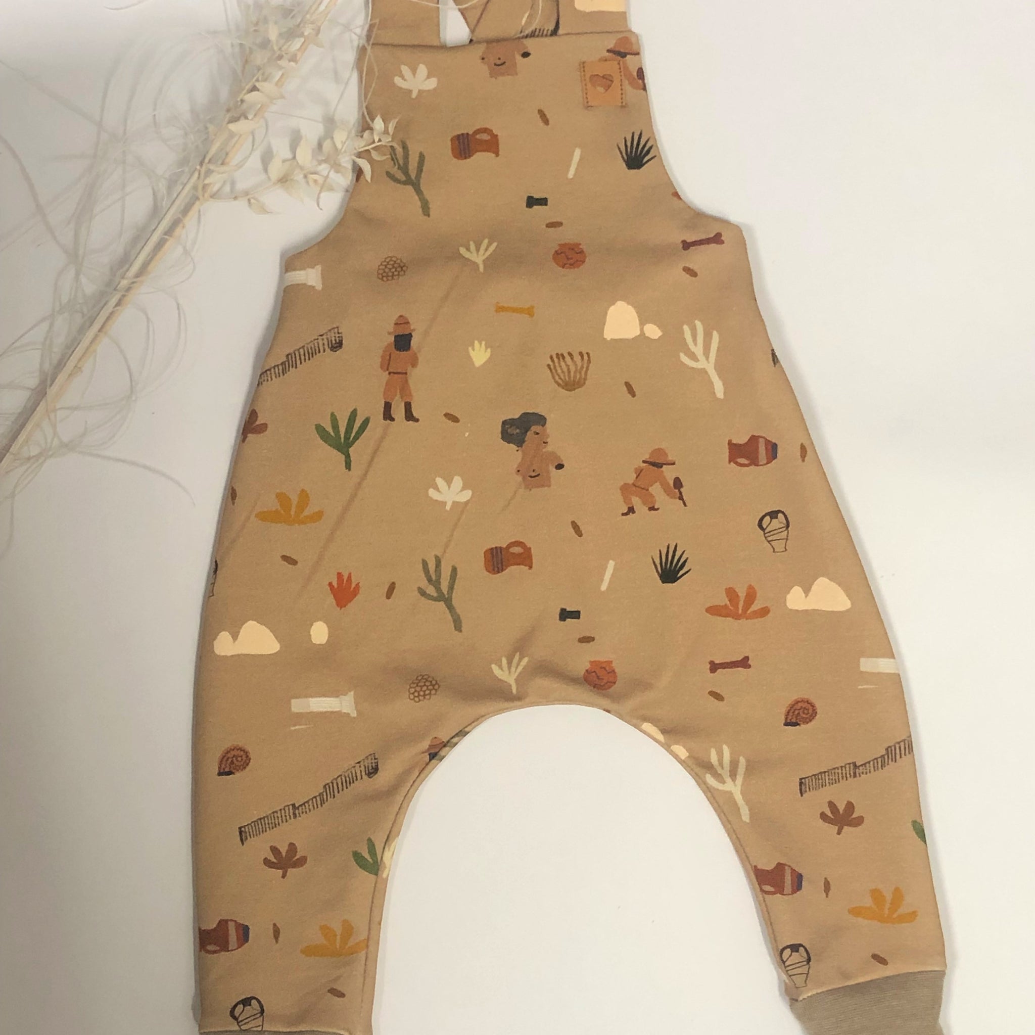 Latzhose/ Strampler/ Babyhose/ Jumpsuit/ Romper/ Trägerhose/ verschiedene Größen